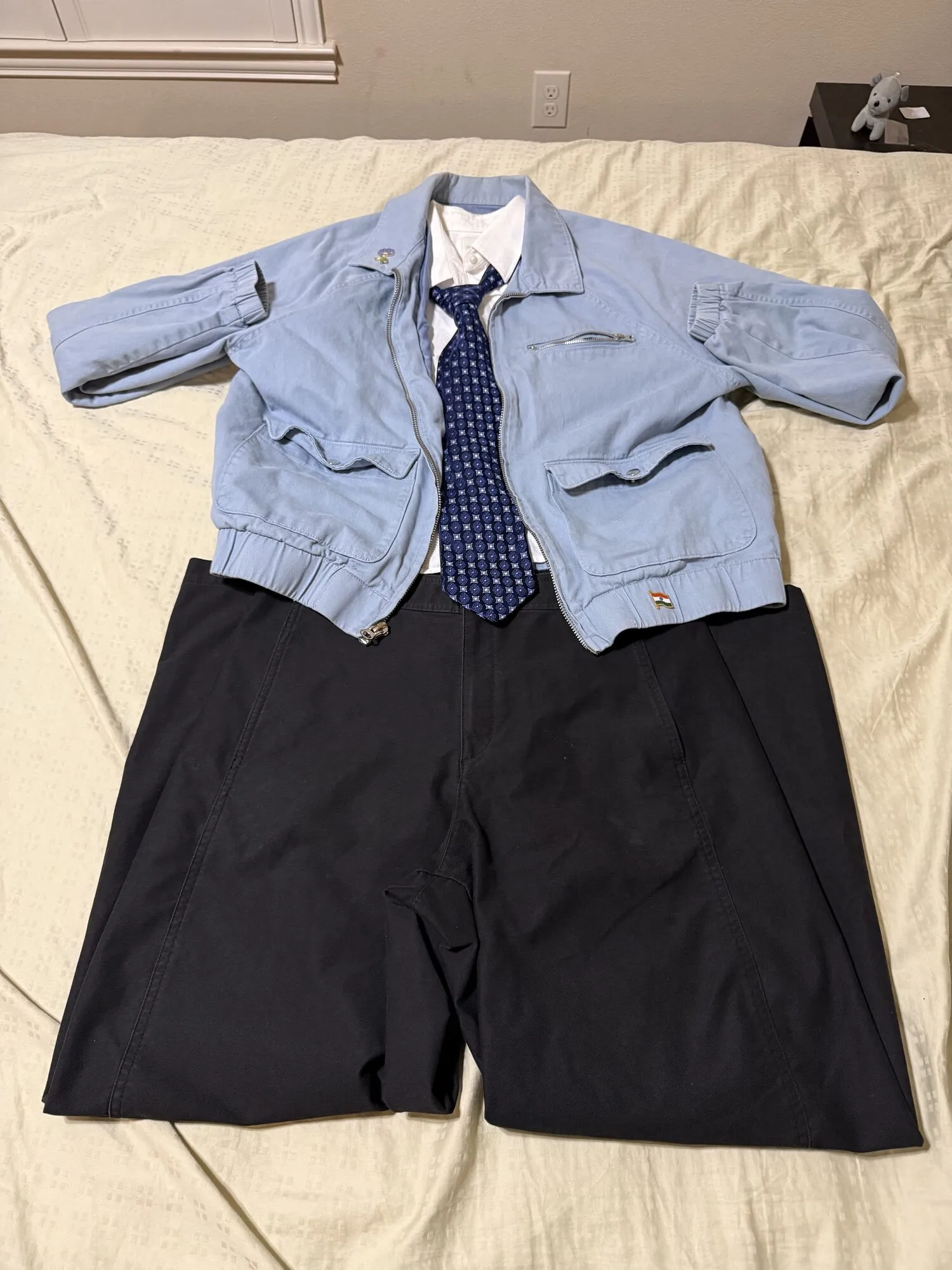 Uniqlo Barrel Pants, JW Anderson Cropped Shirt, Pacsun Raglan Jacket, and gifted tie from Mentor.